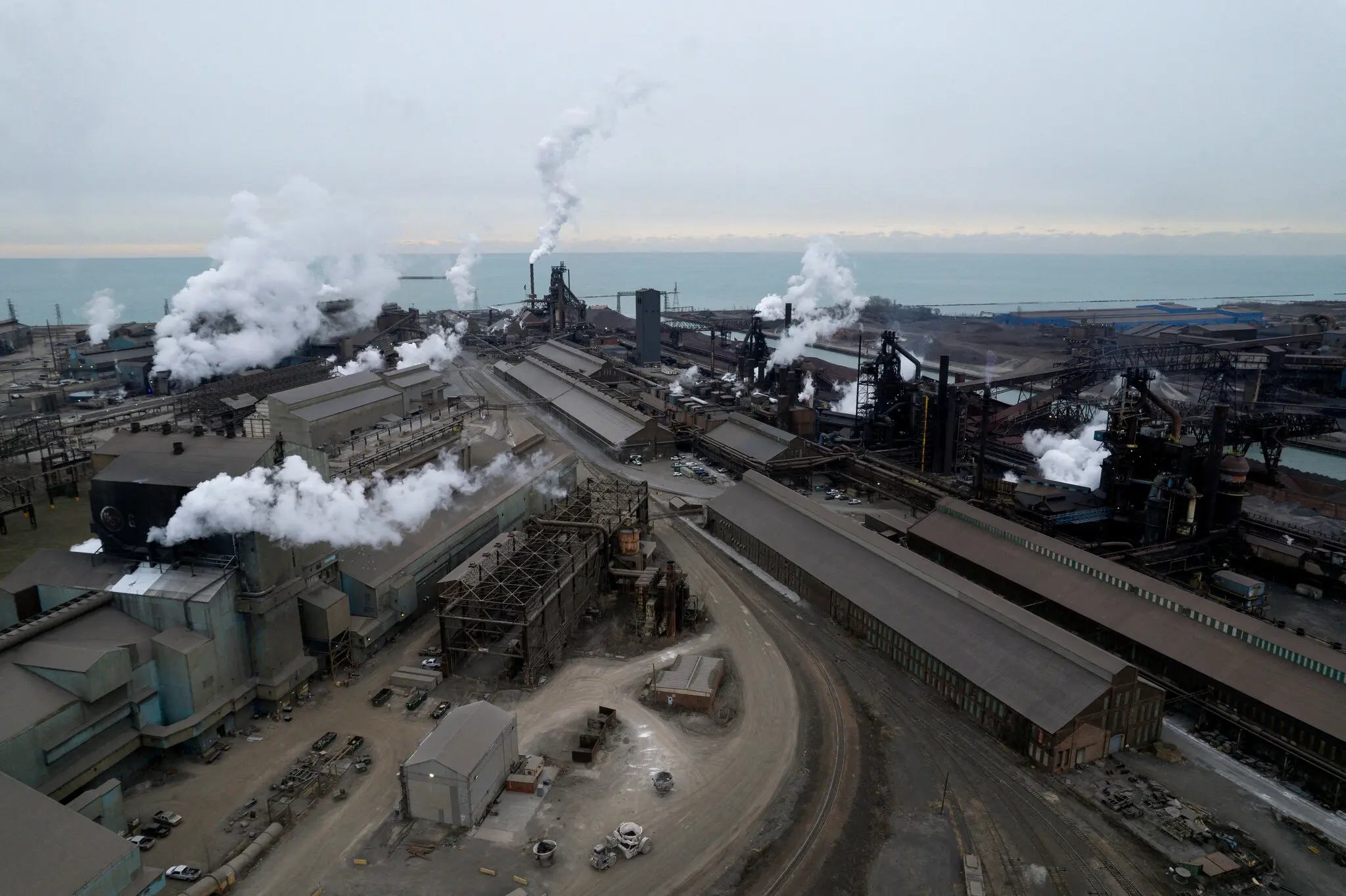 Трамп заявляє, що Nippon Steel планує зробити значні інвестиції в U.S. Steel після блокування угоди